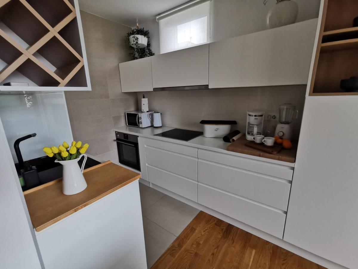 White 5 Appartement Split Buitenkant foto