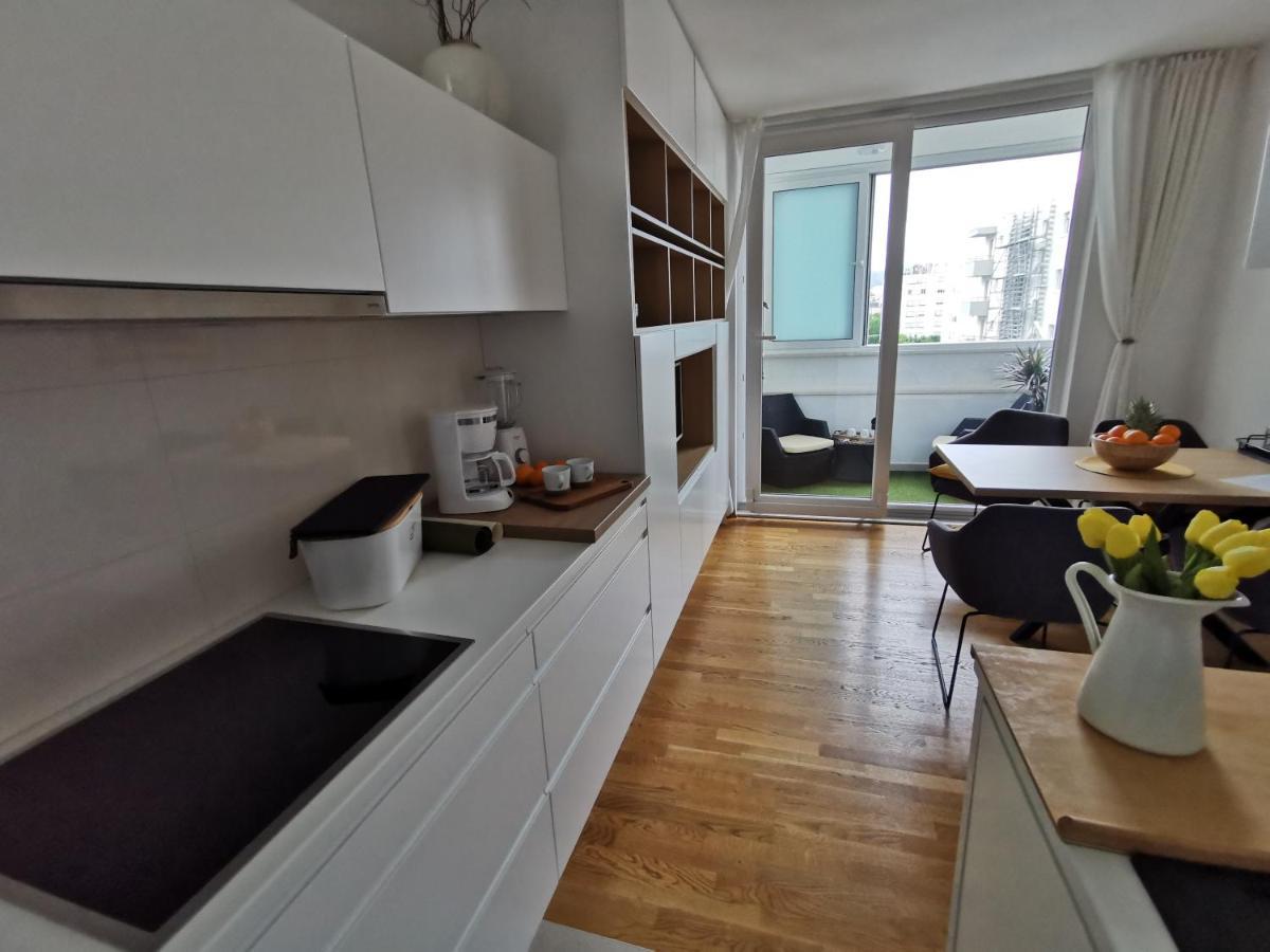 White 5 Appartement Split Buitenkant foto