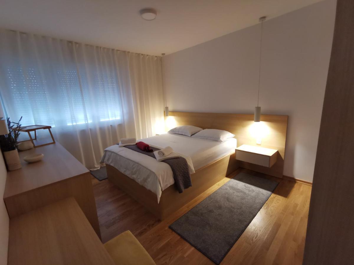 White 5 Appartement Split Buitenkant foto