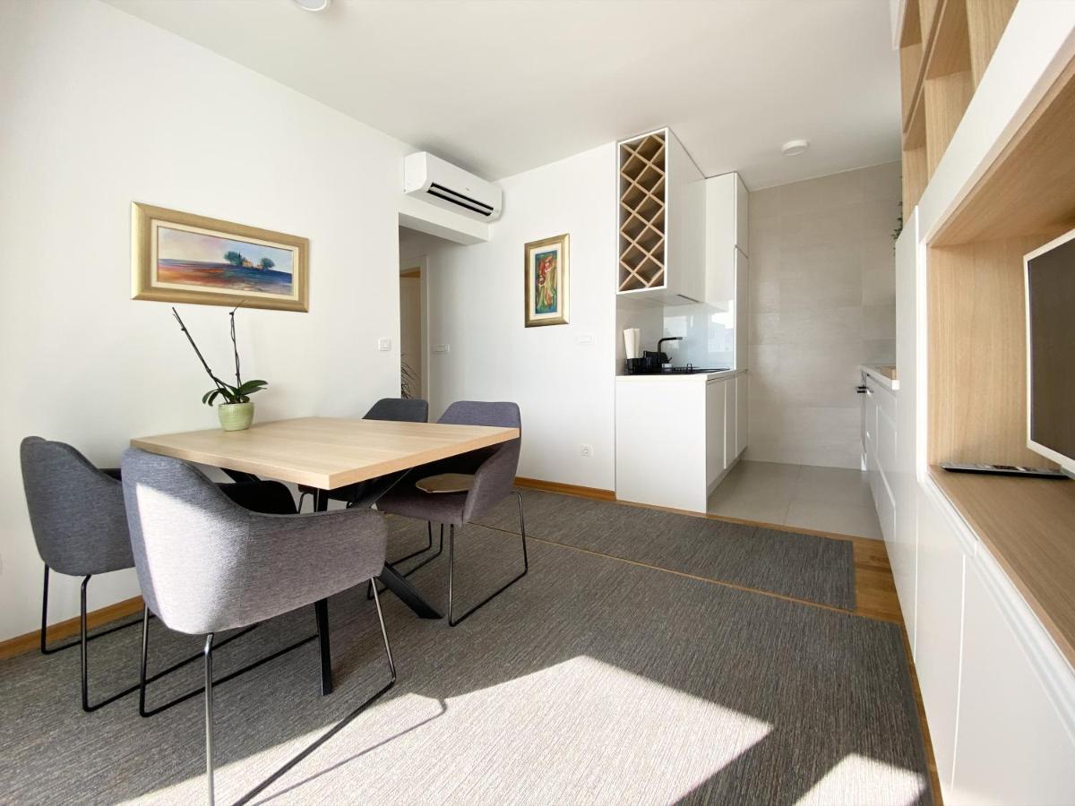 White 5 Appartement Split Buitenkant foto